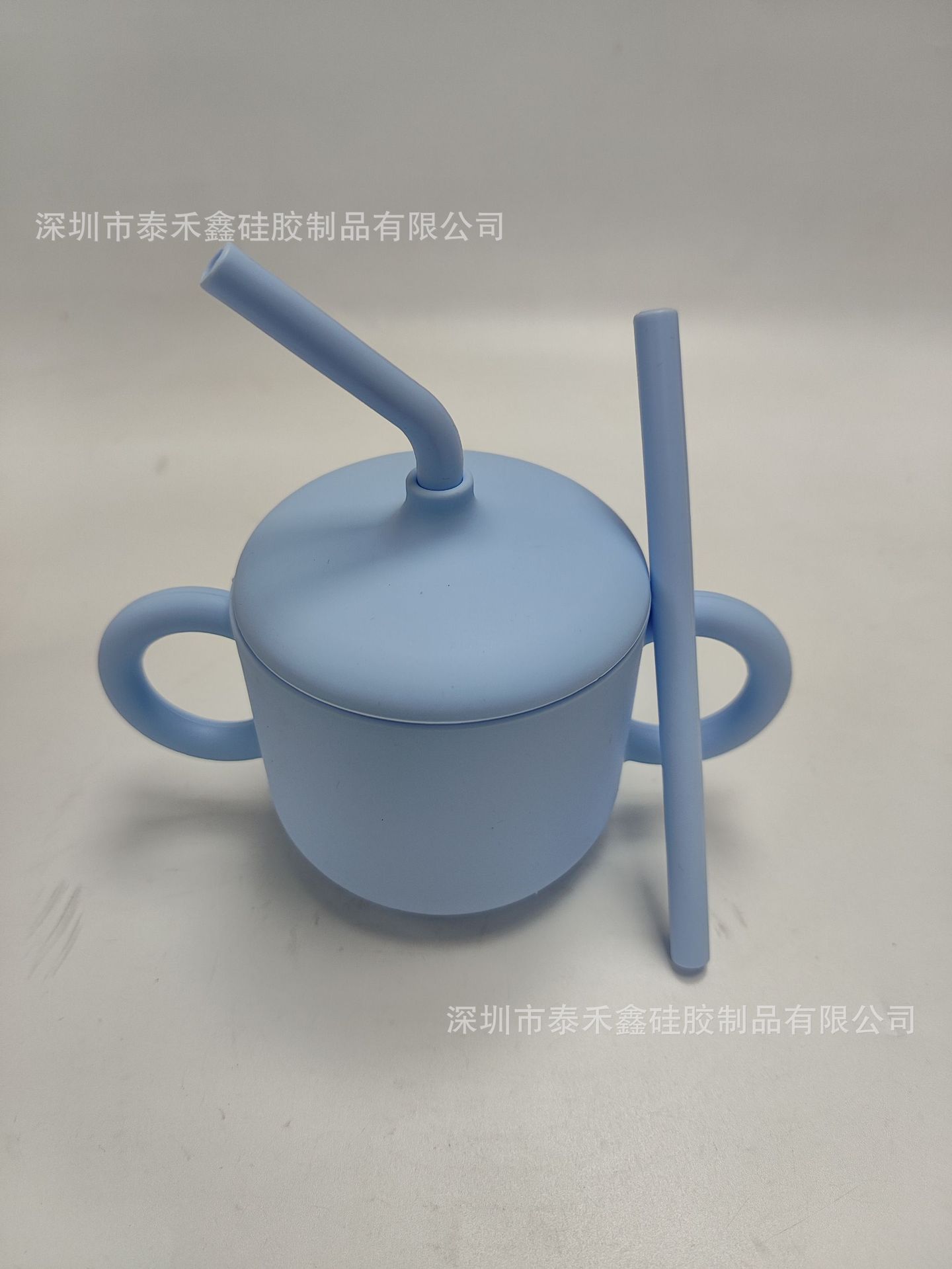 Doble oreja de tipo pétalo abierto de silicona snack taza con mango bebé snack caja creativa beber taza en stock