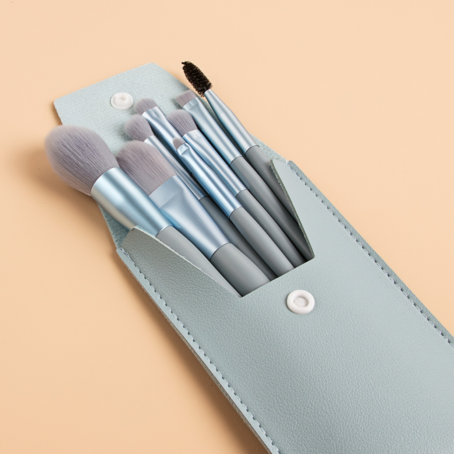 Pequeño conjunto de cepillo de maquillaje Cangzhou de 8 piezas para principiantes portátil cepillo de sombra de ojos de pelo suave cepillo de base cepillo de blanqueador herramientas de maquillaje