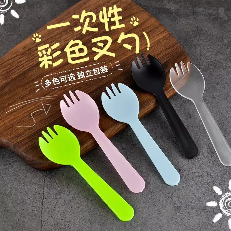 Disposable plastic pack for ice cream