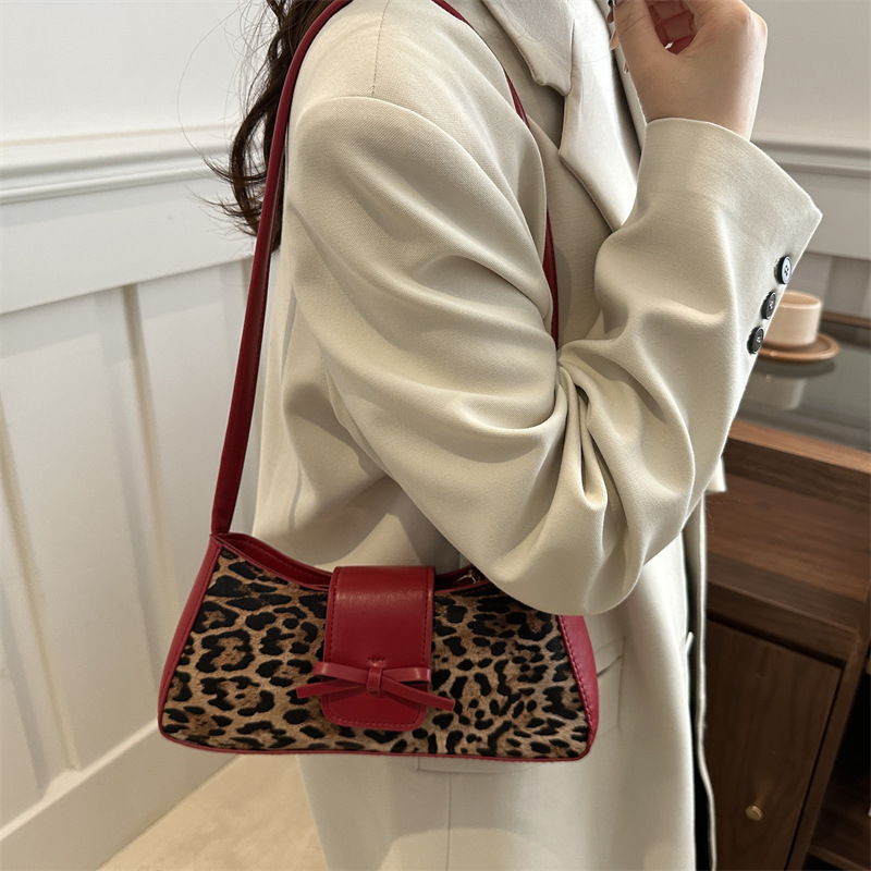 Bolsa de moda con patrón de leopardo para mujeres coreanas 2025, primavera nueva moda retro bolso cuadrado 2 bolso de hombro red debajo de la axila