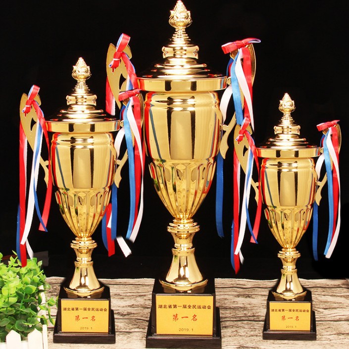 Trofeos metálicos se pueden imprimir con contenido para competiciones deportivas de equipo, uso general para baloncesto y fútbol, chapados en oro.