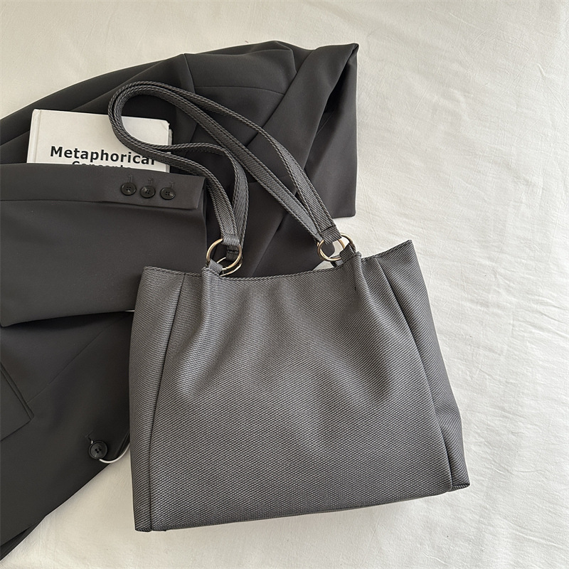Bolsa de textura para mujeres de gran capacidad 2025 nueva primavera y verano ocio rayas bolsas de compras de hombro para clase de viaje bolsa