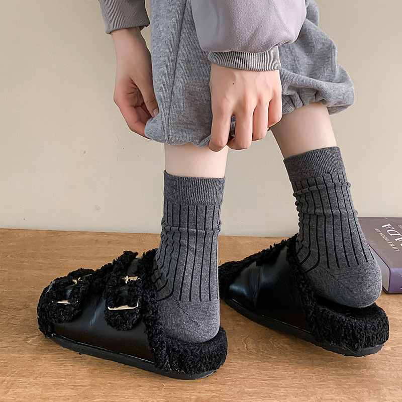 Primavera y otoño negro, blanco y gris doble aguja de pozo ancho Todo partido calcetines de mujer de media pantorrilla estilo universitario de mujer Four Seasons calcetines de pila portátiles