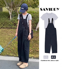 夏の服と韓国系の小柄なリラックス感を合わせて、今年流行のバックパンツのスーツを着ます。
