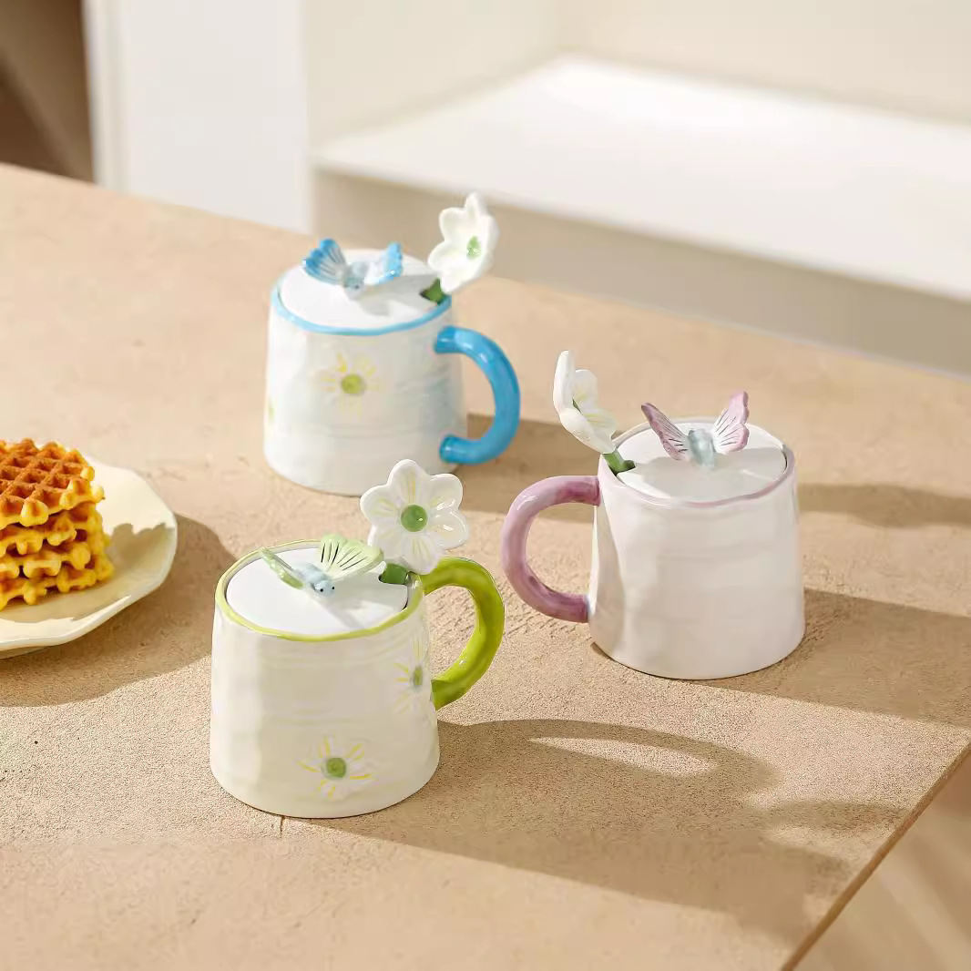 Esmalte creativo pintado a mano flores mariposas de cerámica taza de alto valor de cara pequeña personalidad fresca regalo de mano taza de agua