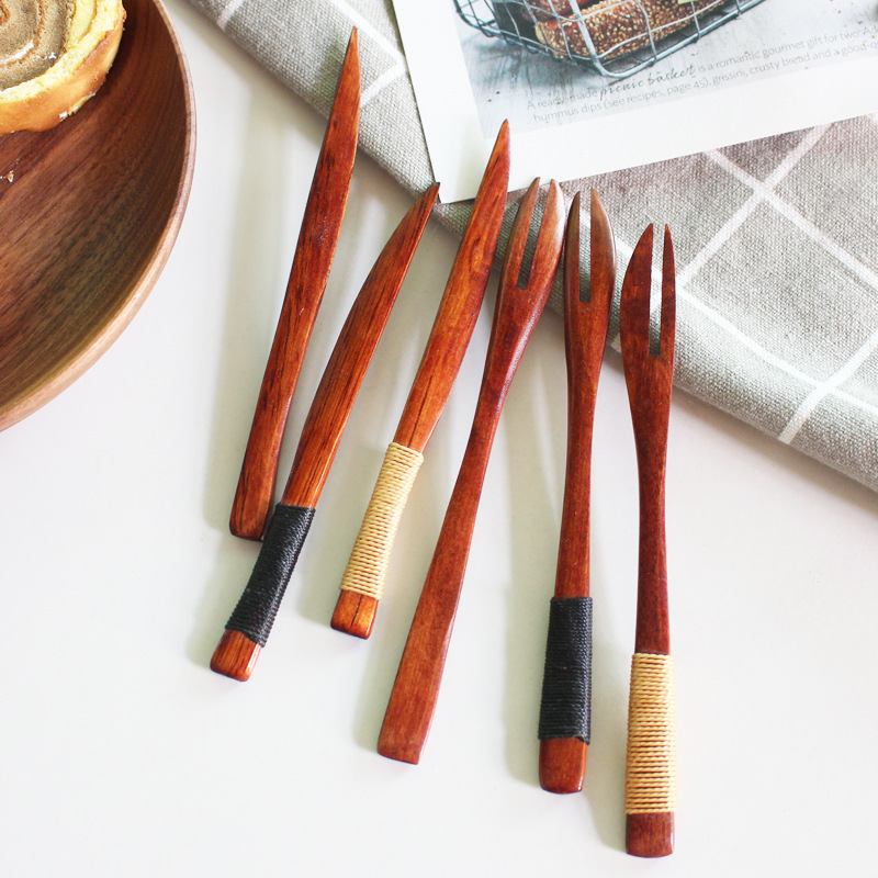 Wooden Mooncake Knife and Fork, Light Luxury Retro Nanmu Fork, Dessert Fruit Fork, Pastry Knife and Fork, Non-Slip Engraved Cutlery