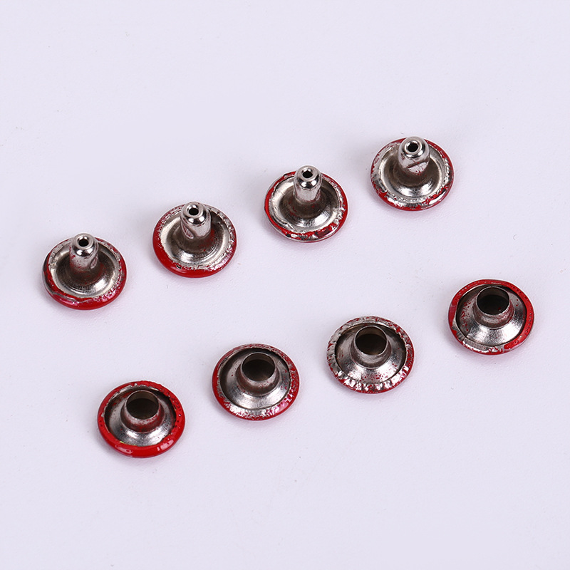 Metal rojo hembra remache cinturón bolso redondo plano sombrero clavos publicidad ventilador accesorios cinturón remache doble cara