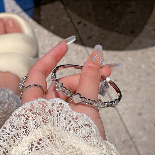 Elegant Flower Stackable Bracelet JOJOACC Light Luxury Internet Celebrity Style Hollow Natural Mother-of-Pearl Bracelet Charm Accessory