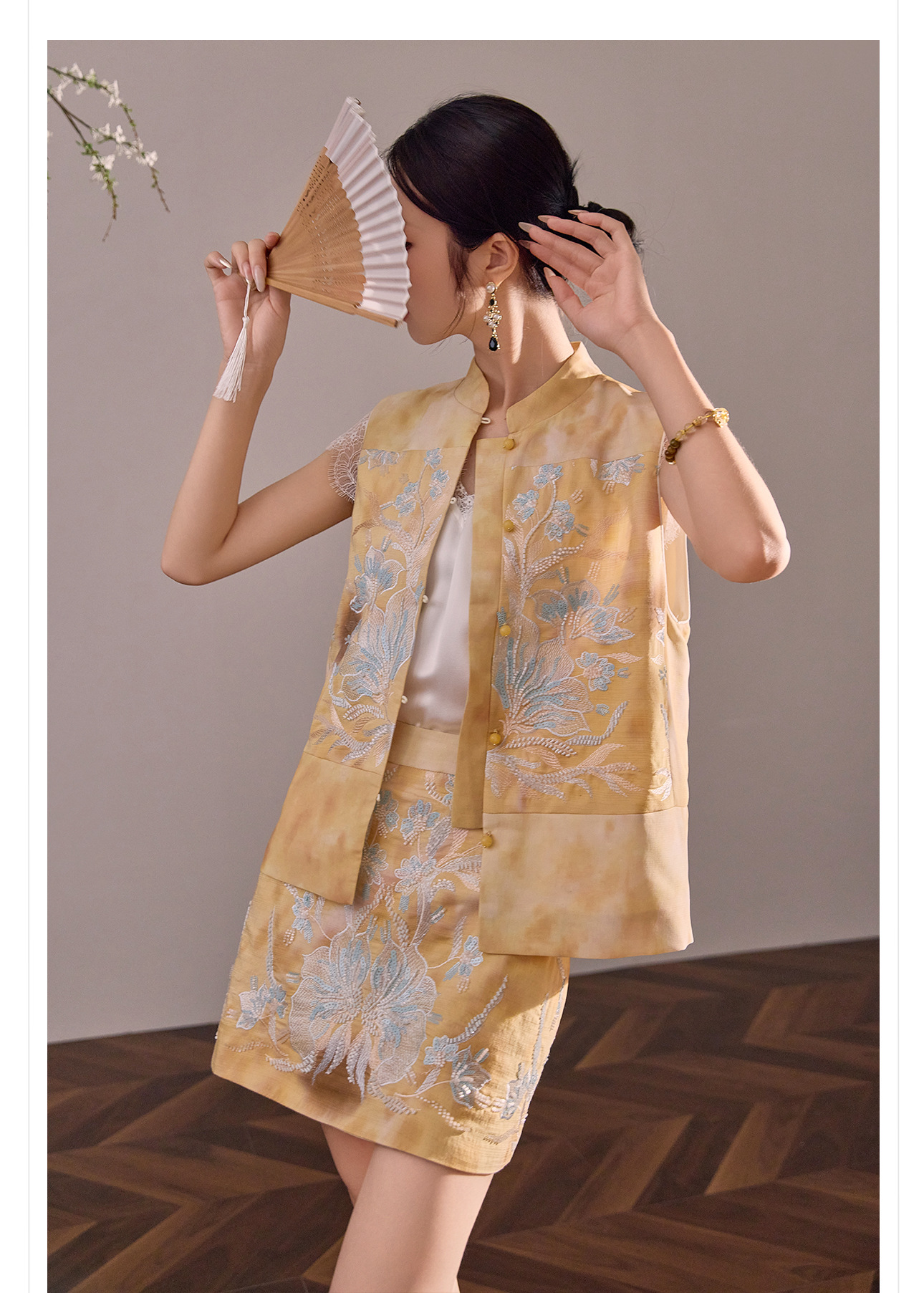 Bộ vest chân váy cổ đứng thêu họa tiết nặng cao cấp mùa hè ZX N6005 — áo vest màu vàng, váy màu vàng, váy xanh chi tiết 24
