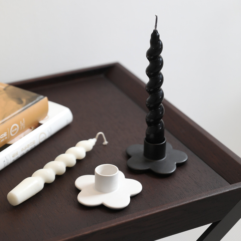 Ins adornos de candelabro de cerámica blanca y negra encencerado de aromaterapia accesorios de fotografía candelabro nórdico adornos de soporte de candelabro al por mayor