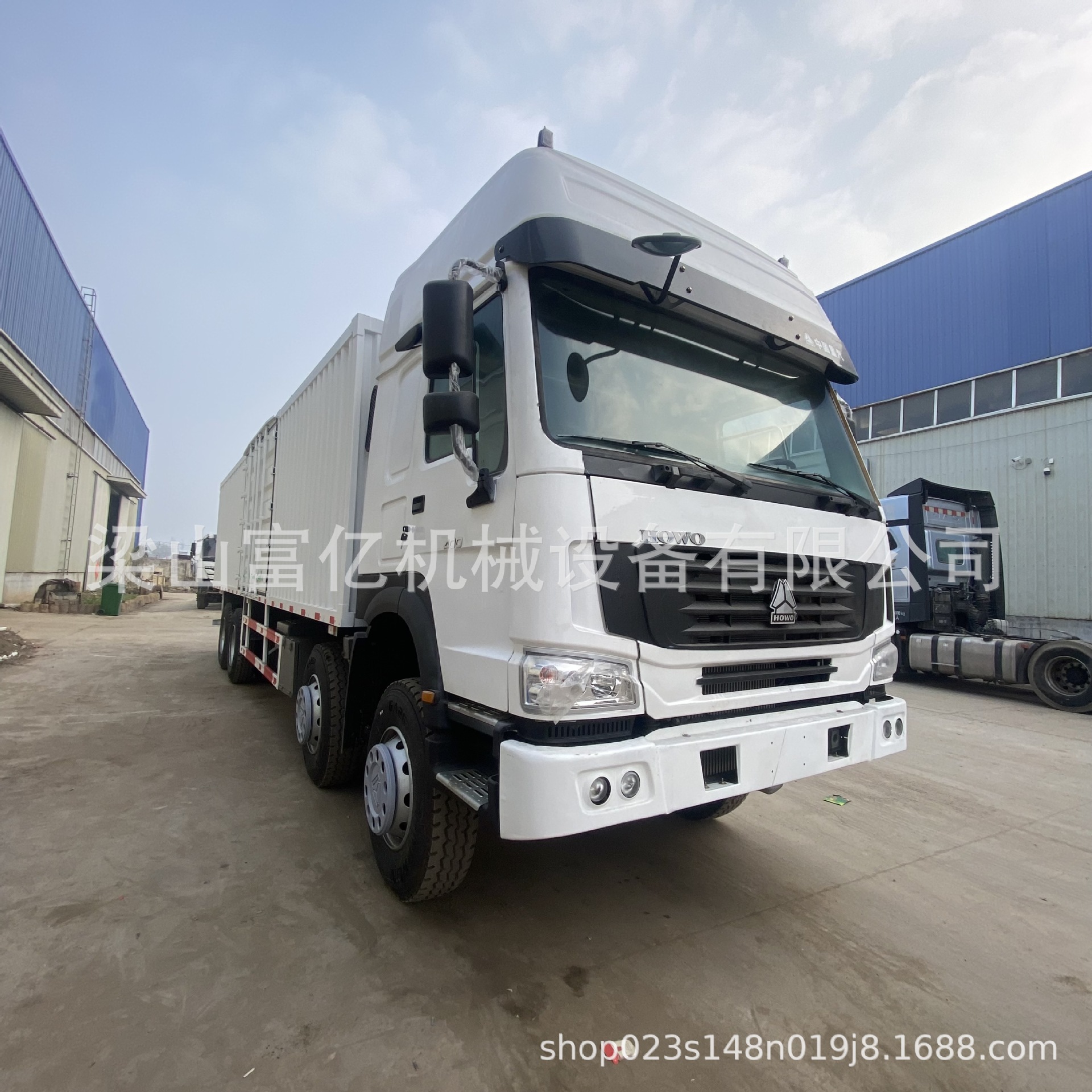 Exported to Africa: Sinotruk Howo Box-Type Truck with 12 Wheels (Four Front, Eight Rear), High Horsepower, Remanufactured Container Truck