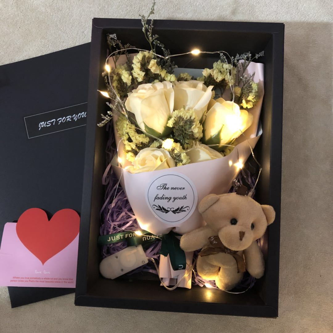 Festtagsgeschenke Weihnachten Valentinstag Rose Künstliche Blume Seifenblumenstrauß Puppe Geschenkbox Freundin Beste Freundin Handgemachtes Blumengeschenk_voghion.com