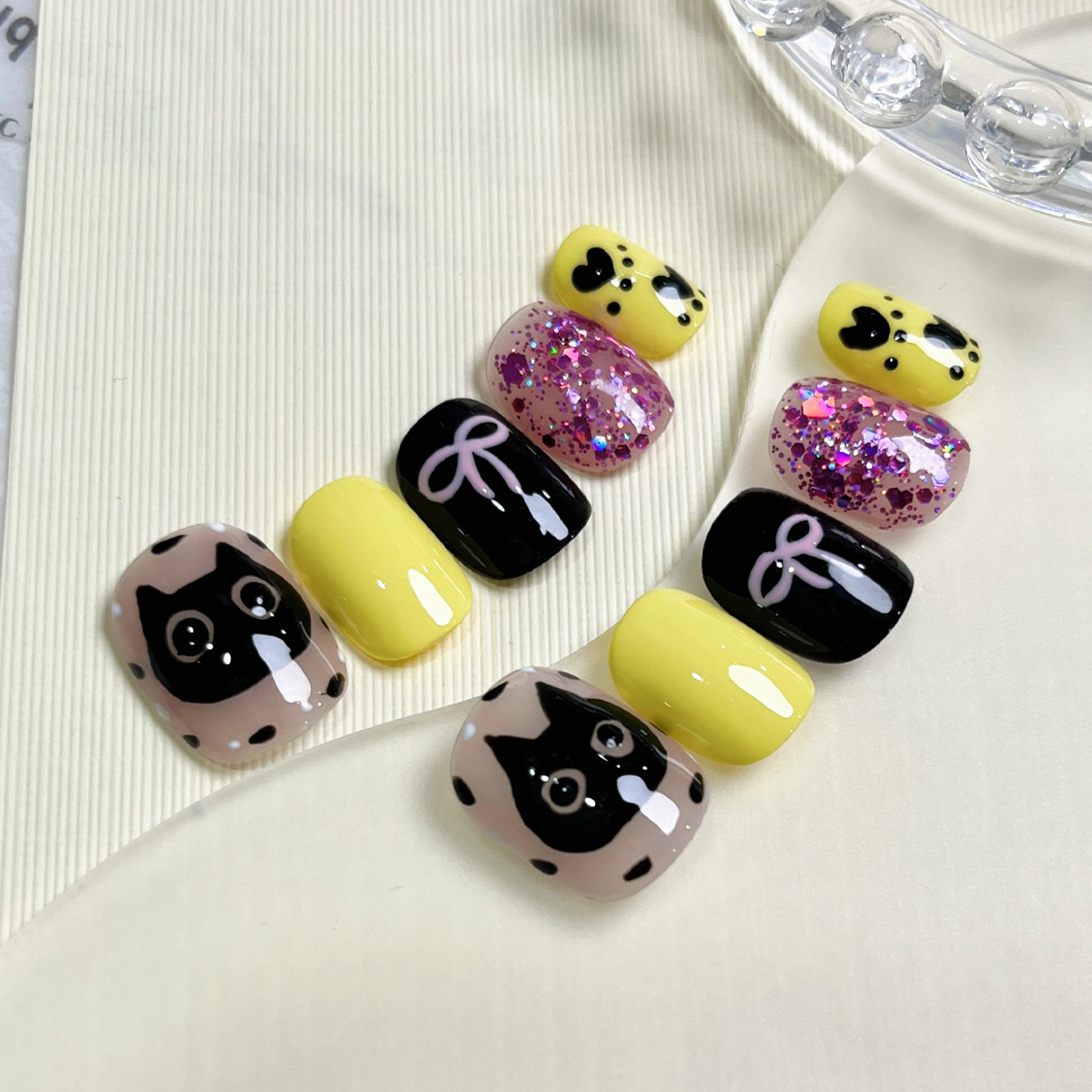 Gato rosa negro (24-113)