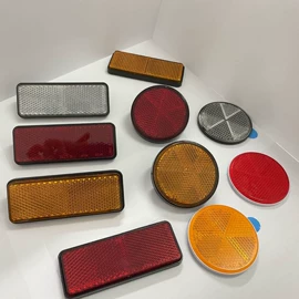 摩托车配附件;道钉;尾灯