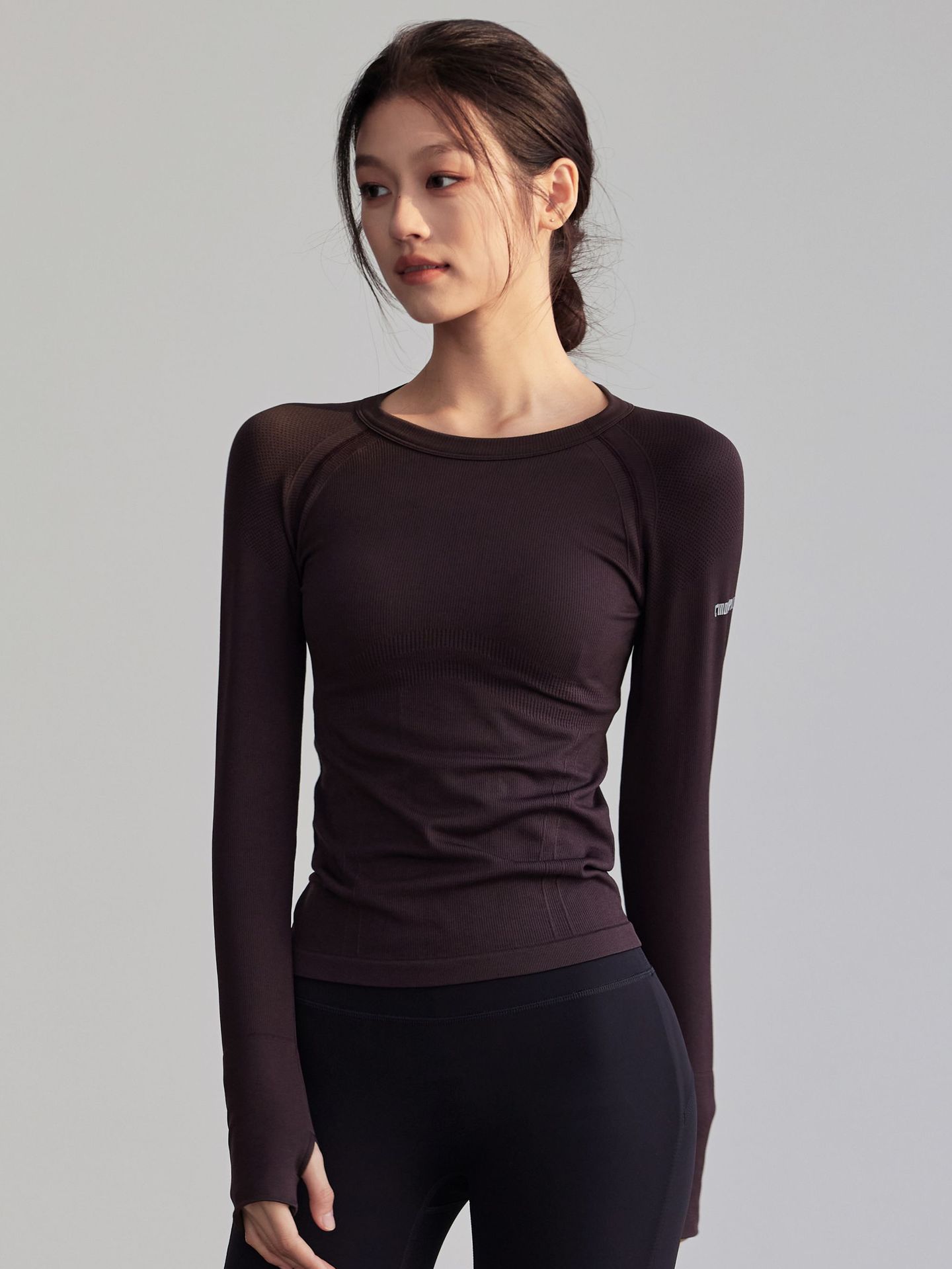 Demi-season quick dry sports yoga clothing with a round collar