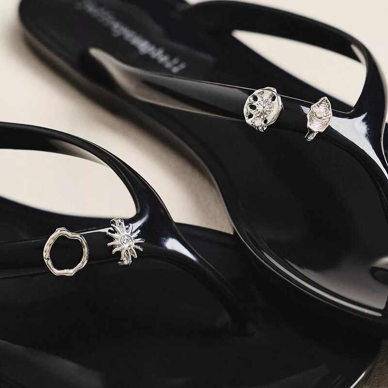 Light Luxury Diamond-Encrusted Sun Shell Flip-Flop Buckle, Niche Resort-Style Design, Personalized Sandal Decoration Accessory Pendant