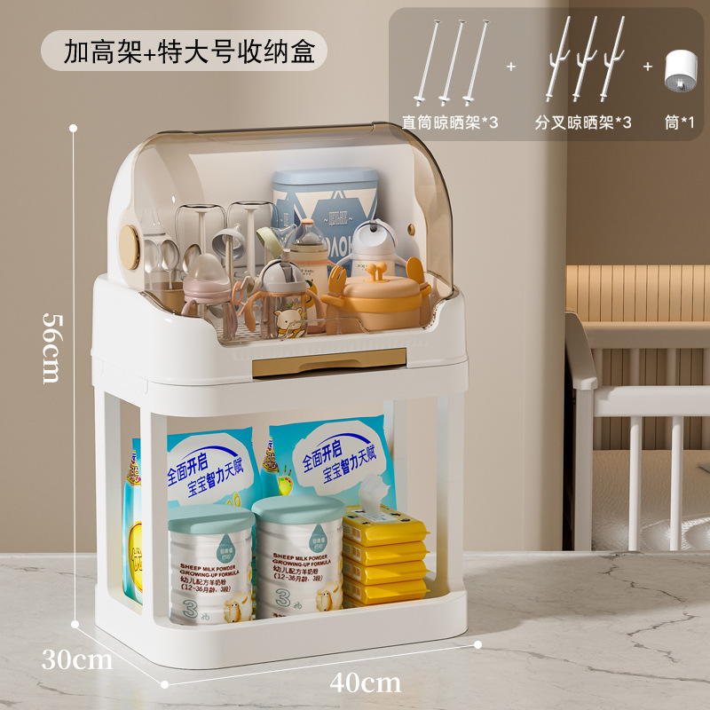 赤ちゃんの哺乳瓶を入れて箱に入れます。赤ちゃんの食器と箸を入れます。