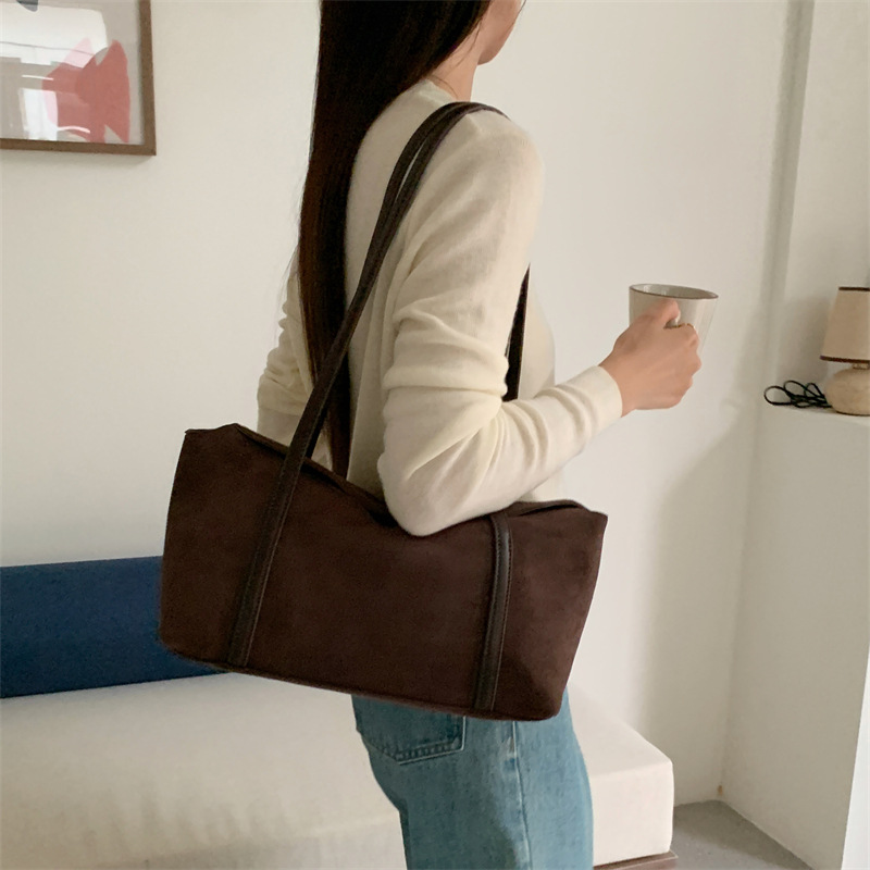 Borsa a cuscino in pelle scamosciata autunnale e invernale coreana retrò da donna 2024 nuova moda, borsa a tracolla grande da viaggio sottobraccio_voghion.com