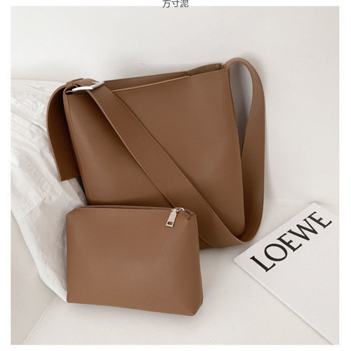 Bag for girls, trendy Korean style, versatile wide shoulder crossbody bag, large capacity, student fashion single shoulder bucket bag