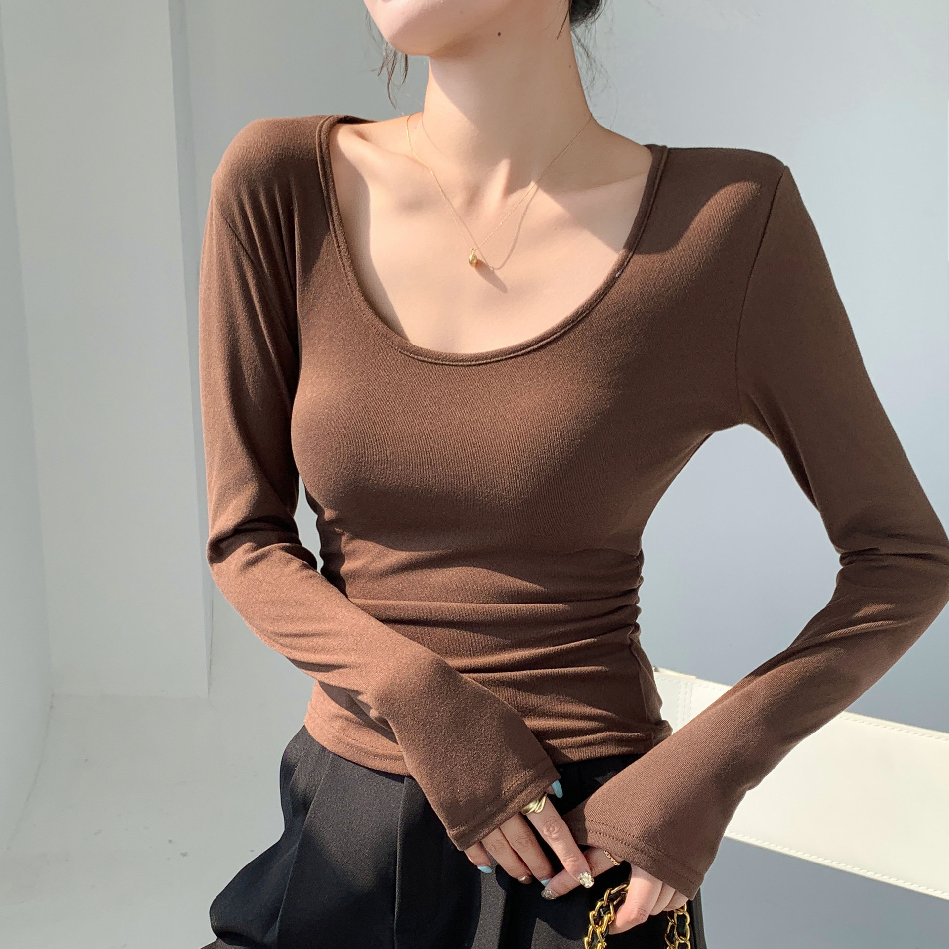 H257 Coconut Velvet Large U-Neck Base Shirt for Autumn and Winter, Brushed Fleece Inner Layer T-Shirt, Long Sleeve, Slim Fit, Waist-Cinching, Flattering, Wrinkle-Resistant Top