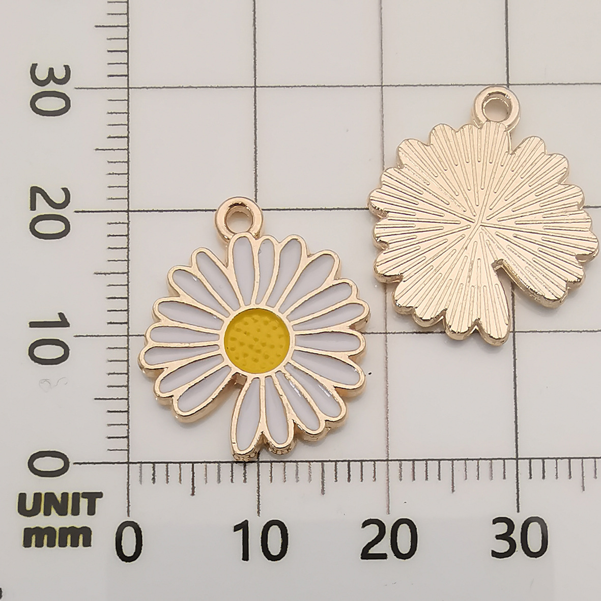 Colgantes de aleación con margarita y flor de cerezo esmaltadas