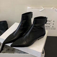 现货黑色尖头方跟瘦瘦靴2025秋冬新款简约法式显瘦气质通勤女短靴
