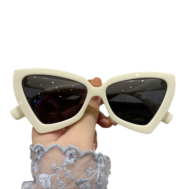 Occhiali da sole triangolari retrò per donna e uomo neri_voghion.com