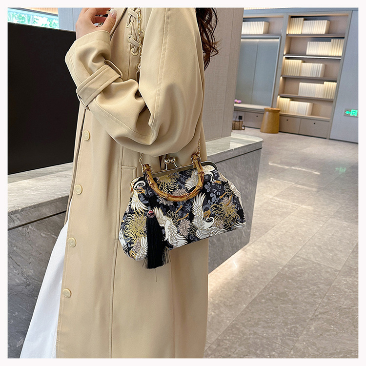 2023 neue grenzüberschreitende Nischenclip-Schnalle, High-End-Dinner im ethnischen Stil, Modekette, eine Schulter, Umhängetasche für Damen_voghion.com