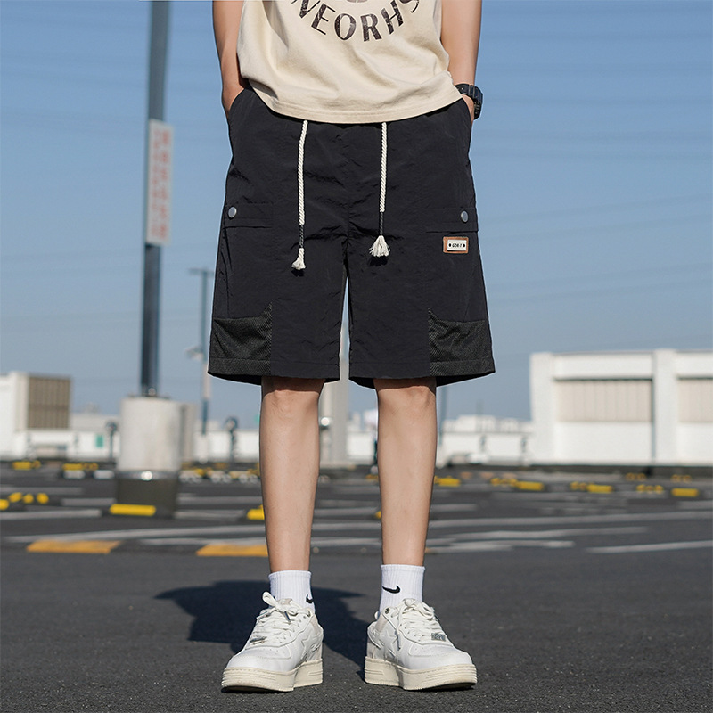 Pantalones cortos de seda de hielo de moda de verano para hombres. Pantalones de aire secos. Pantalones de cinco puntos. Pantalones de hombre grandes.