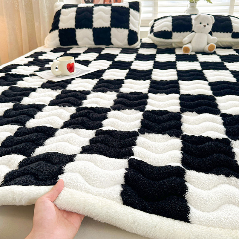 Thickened Student Dormitory Milk Velvet Mattress Bottom Black and White Plaid Single Kidsren's Mattress Pad Winter Warm Blanket