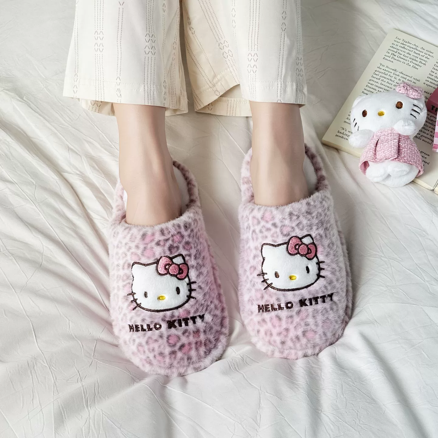 Тапочки (Hello Kitty) демисезонные плюшевые с леопардовым принтом, размеры 36–41, для дома