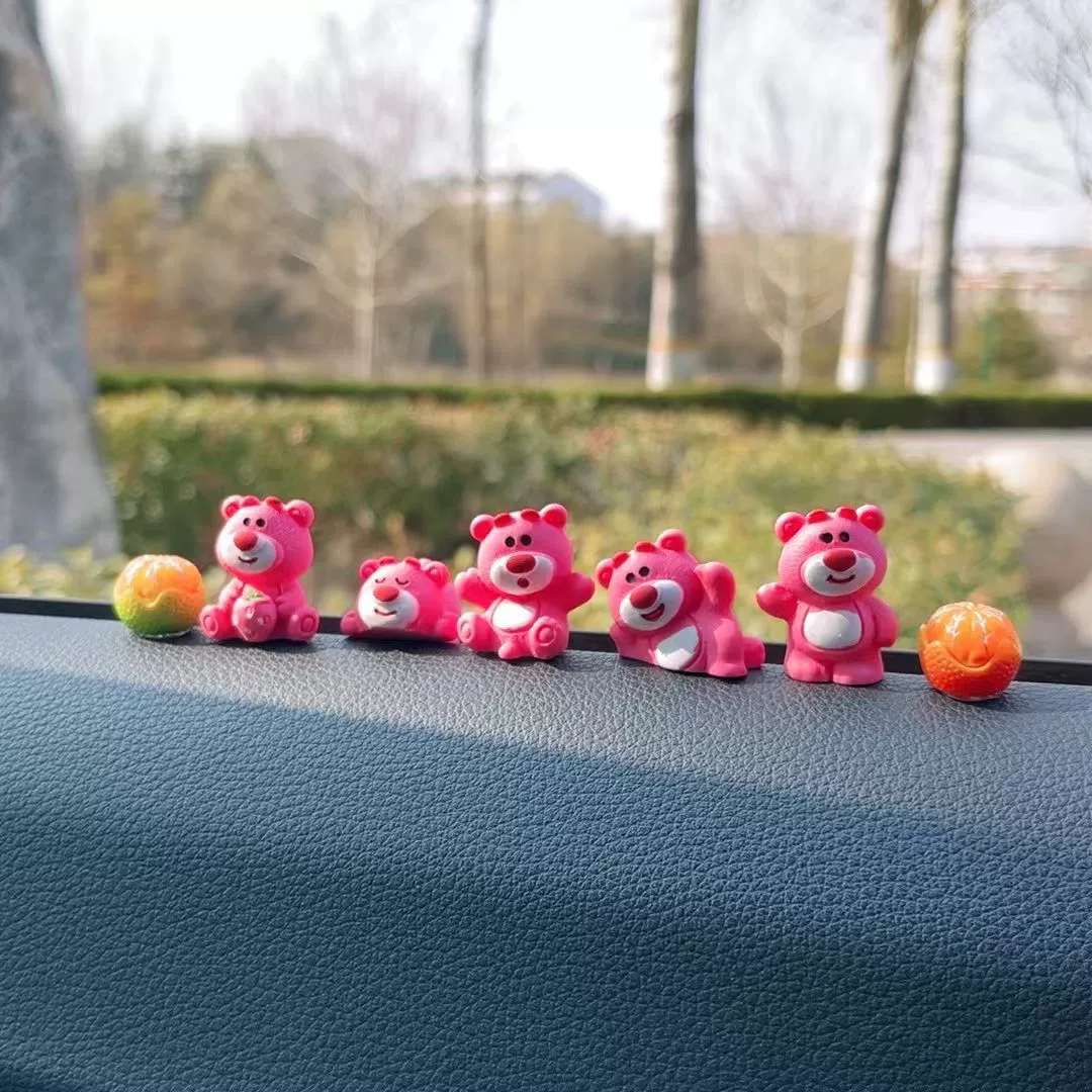 Клубничный медведь автомобиль украшает автомобиль на электромобиле декоративные принадлежности украшает тележку интерьер центральной консоли 2024 новый