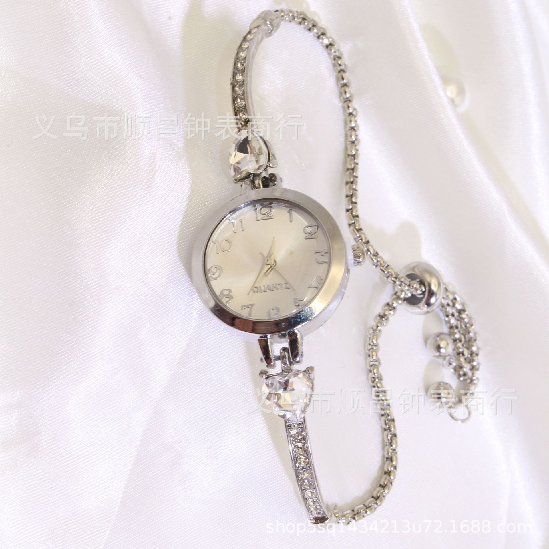 Explosions New Diamond-encrusted Flower Color Diamond Simple Fashion Drawstring Bracelet Women's Quartz Watch High Color Value