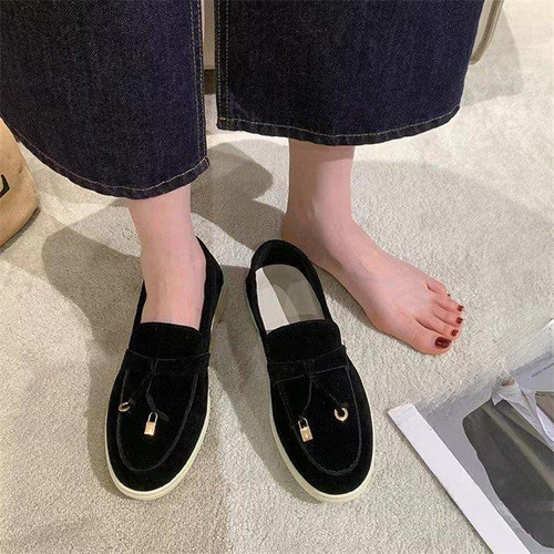 European and American-style suede, flat-soled, plus-size, low-cut women's shoes—soft sole, lightweight, solid-color slip-on sneakers available on the Wish independent platform.