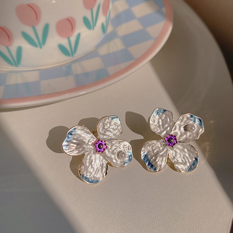 1 Paar Einfacher Stil Blume Legierung Inlay Künstlicher Diamant Frau Ohrstecker display picture 5
