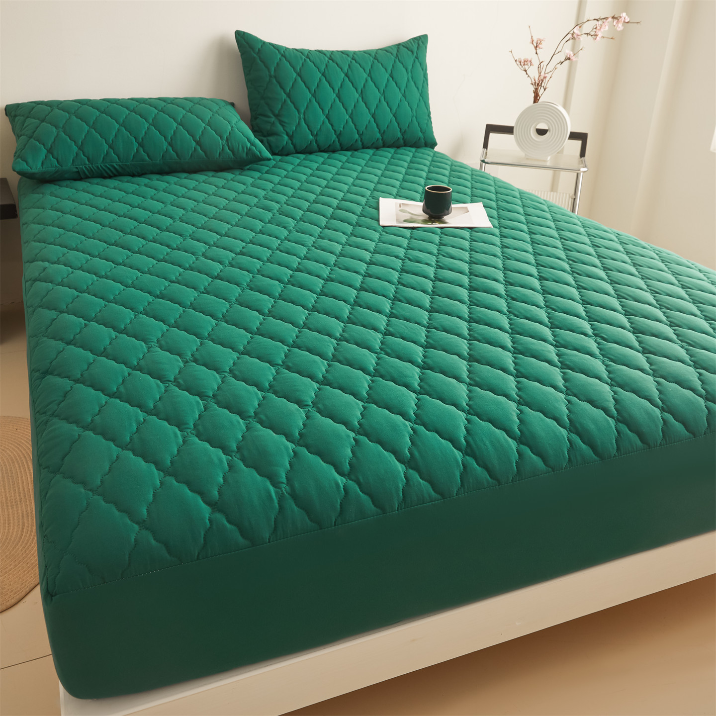 Protector de colchón impermeable con relleno de algodón, de una sola pieza gruesa, cubrecama con barrera contra orina, protector de colchón para Amazon, disponible con envío directo.