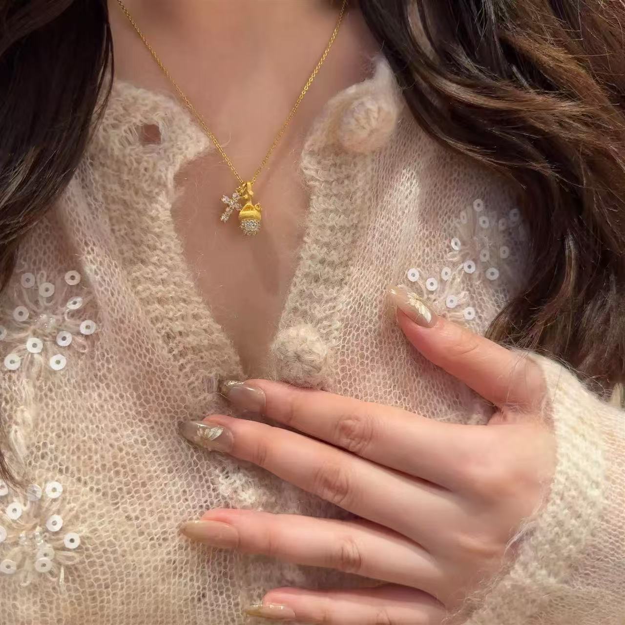 Collana con pendente a croce pigna spazzolata gioiello design_voghion.com