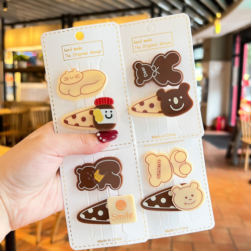 Trendy milk coffee-colored hair accessories for little girls: Adorable cartoon bear-shaped clips, perfect for baby bangs and stray strands—also great as kids' hairpins!