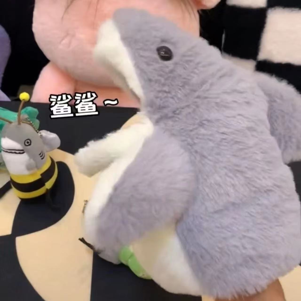鲨鱼手偶毛绒玩具公仔可爱智趣互动布娃娃女友朋友可张嘴娃娃玩偶