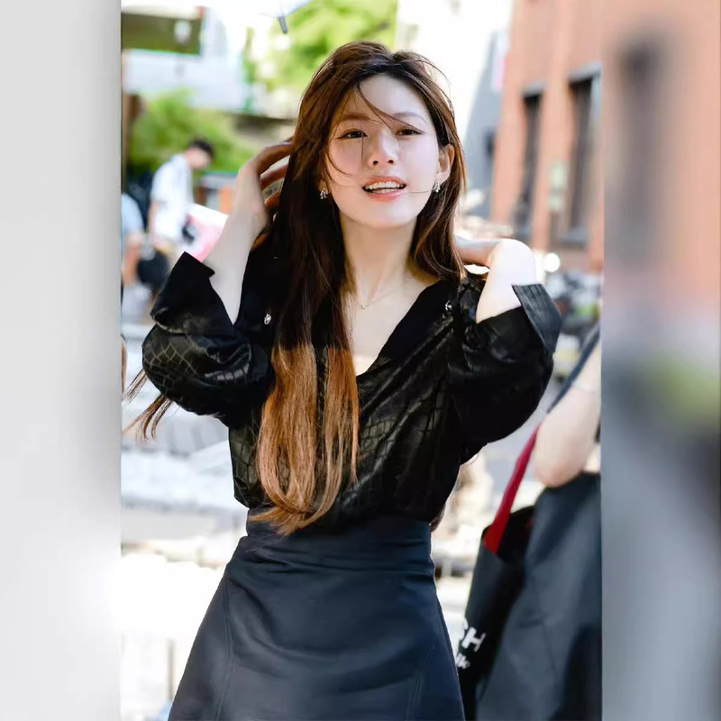24 Early Autumn New Zhao Ruth Same Crocodile Leather Pattern Casual Black All-match Shirt Top for Women