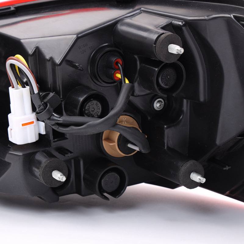 Applicable to Changan Yuexiang V7 rear tail lamp assembly V7 rear bumper lamp rear fog lamp left and right combination lamp brake reversing lamp cover