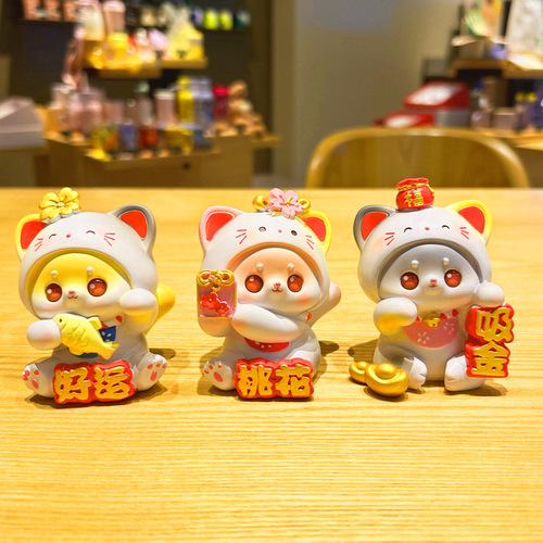 Creative festive and cute Lucky Cat Doll Car Ornaments Resin Crafts Office Desktop Decorations Gifts