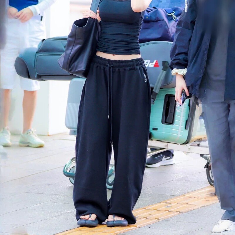 The Correct Version of Korean Dongdaemun Jennie-Inspired Versatile Split-Toe Flip-Flops for Outdoor Wear The Correct Version of Korean Dongdaemun Jennie-Inspired Versatile Split-Toe Flip-Flops for Outdoor Wear