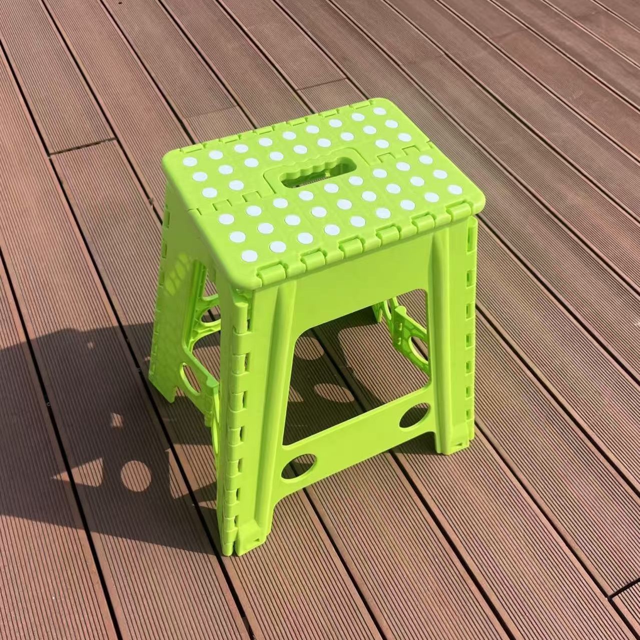 Exportación de taburetes plegables de plástico grueso para niños taburetes portátiles para interiores y exteriores taburetes portátiles antideslizantes