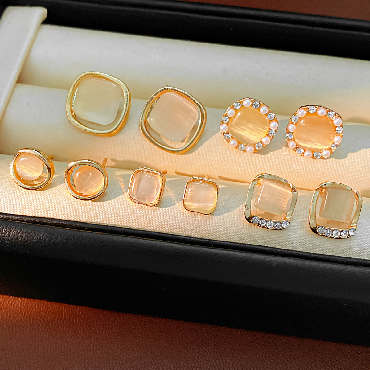Aguja de plata con diamantes de diamante de ojo de gato pernos cuadrados de diamante simple aretes de estilo ligero lujo de alta sensación set de 10 piezas image 7