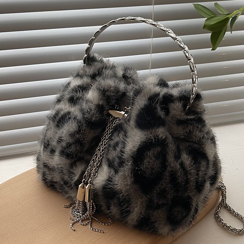 Ruien Fashion Women's Plush Handbag 2026 Autumn New Trendy Chain Shoulder Bag High-Value Crossbody Bag