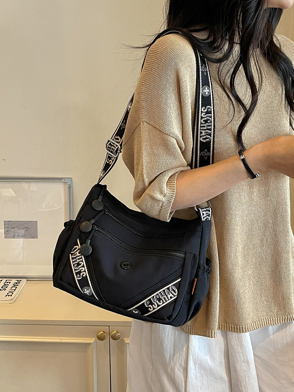 Bolsa de tela de nylon de gran capacidad de flujo para mujeres 2026 nuevo tipo de bolso de hombro ligero y simple de viaje a la oficina bolsa de ocio