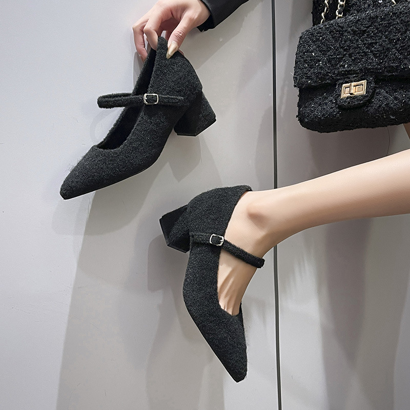 2025 nuevo tamaño pequeño de red francesa 33 super tacones de zapatos de mujer Mary Jane con zapatos de terciopelo puntuales de tacones gruesos