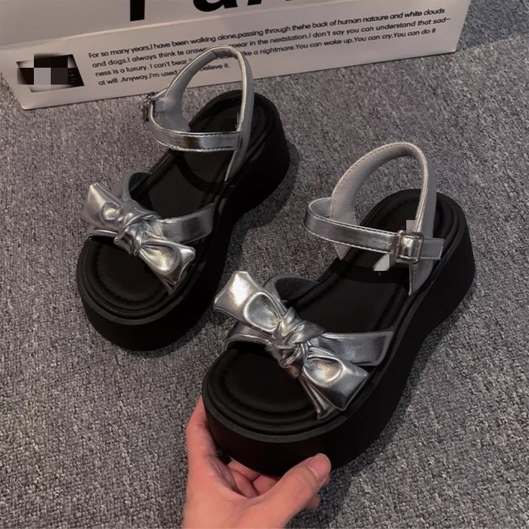 Sandalias de altura de arco para mujeres con suela gruesa hombre pequeño verano de 2026 nuevo estilo universal muffins mujeres romanas