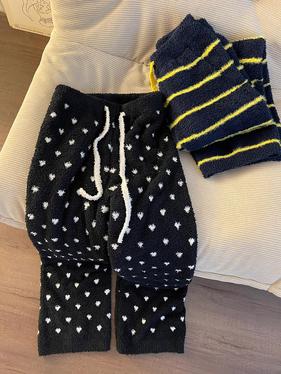 Coreana simple estriado viento impresión mitad de pijamas de terciopelo mujeres invierno nuevo engrosado calentamiento de la moda pantalones largos